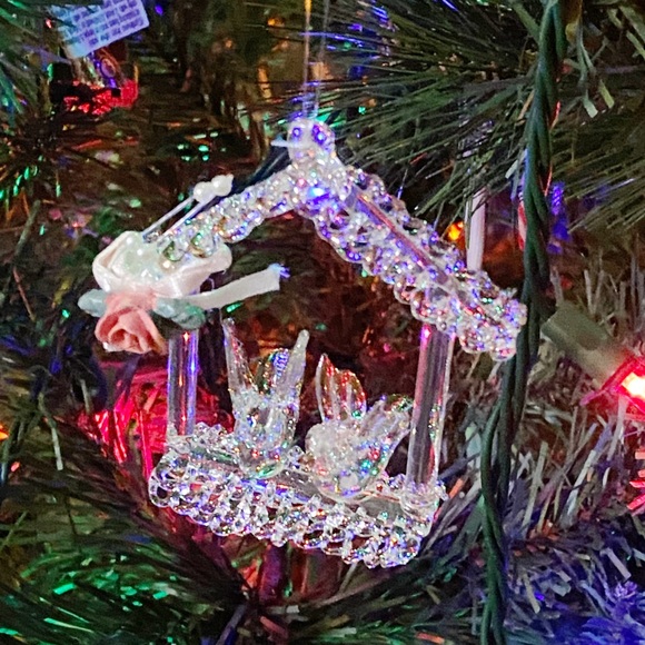 Kurt Adler, Santa’s World, Glass Gold Leaf Swinging Turtle Doves Ornament, J9244 - Picture 7 of 9